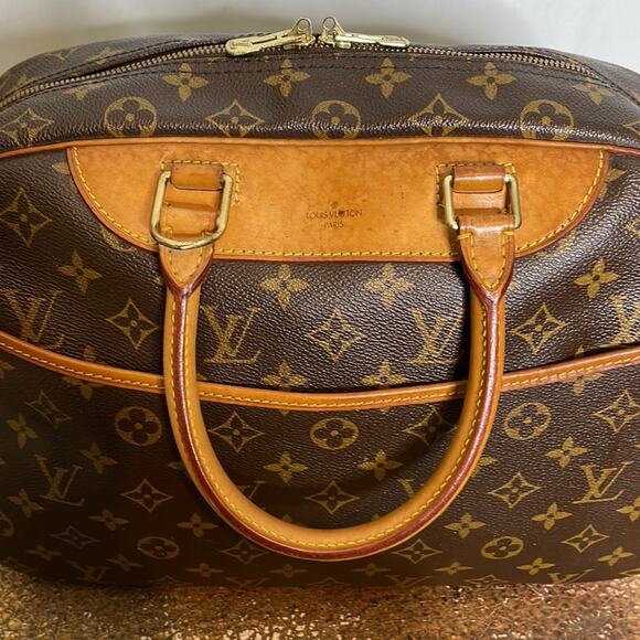 Louis Vuitton Monogram Deauville Bag - Picture 10 of 16